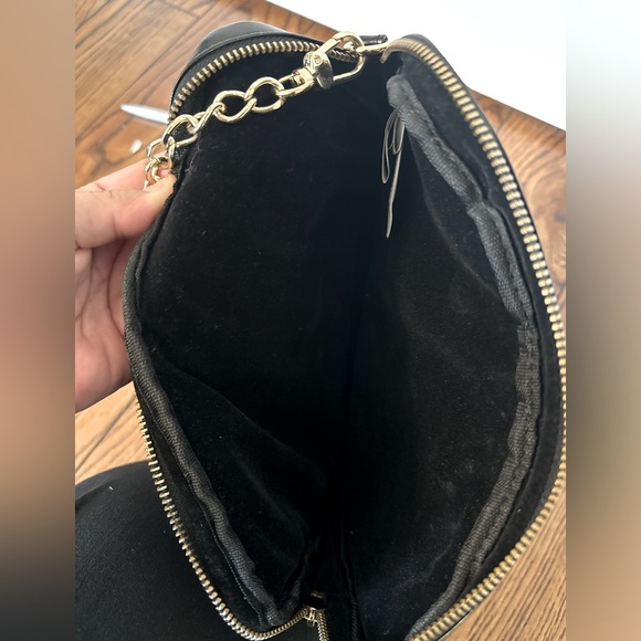 Danier leather crossbody bag - Picture 3 of 7